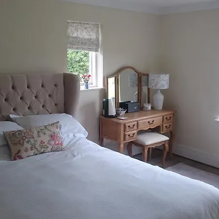 West Vale Country House *