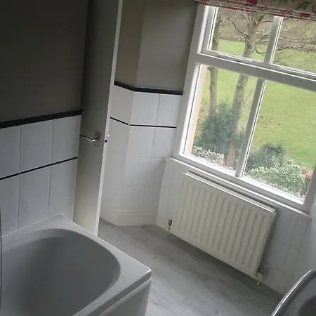 West Vale Country House *