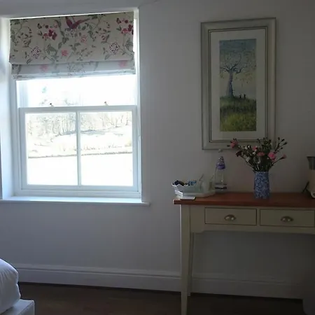 West Vale Country House *